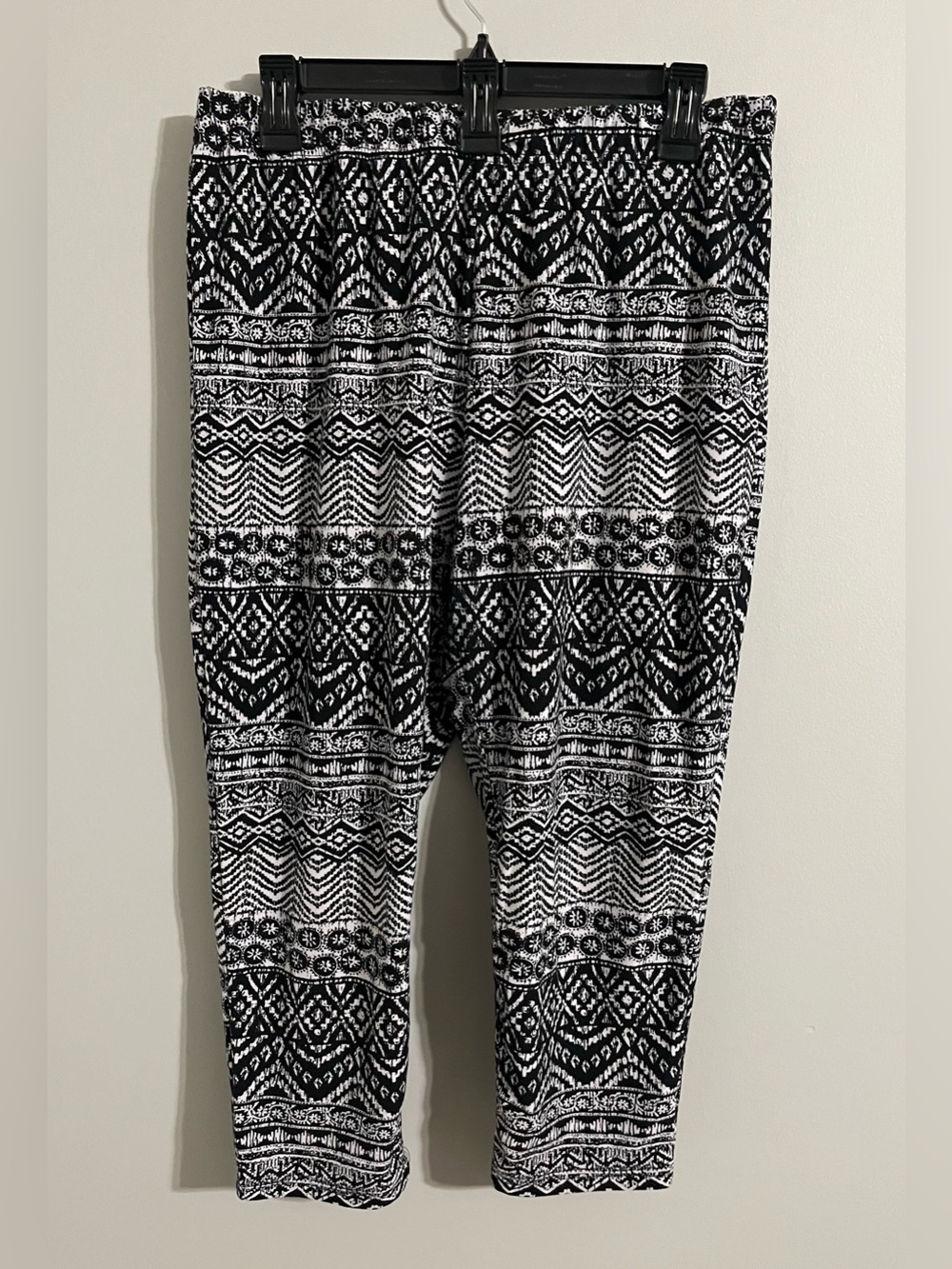 Terra & Sky Cropped capri-length knit leggings